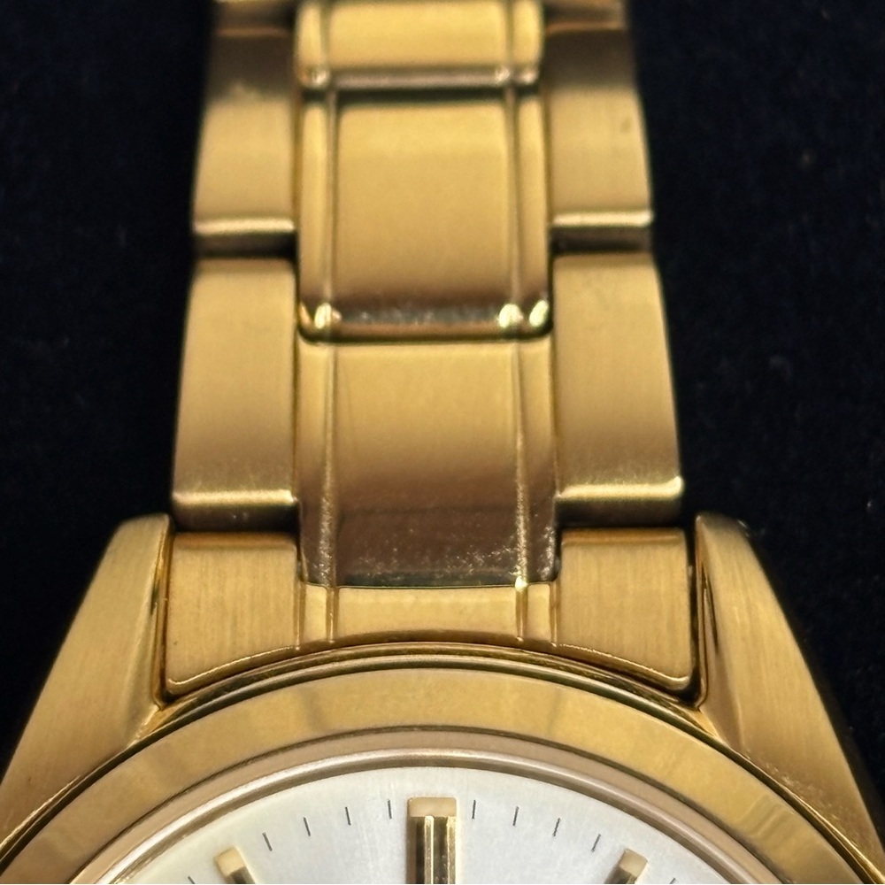 NIB Seiko Essentials Quartz Gold Tone Women’s Watch Sapphire Crystal LumiBrite - Picture 6 of 14